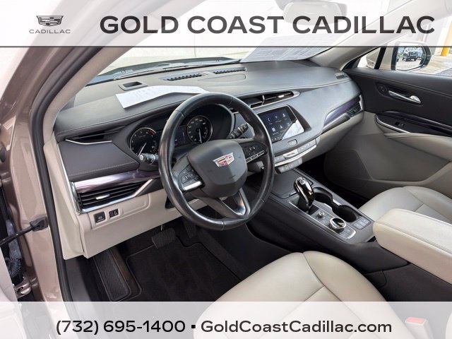Used 2023 Cadillac XT4 Luxury w/ Cold Weather Package FWD image 16