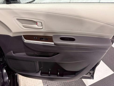 Used 2024 Toyota Sienna LE image 21