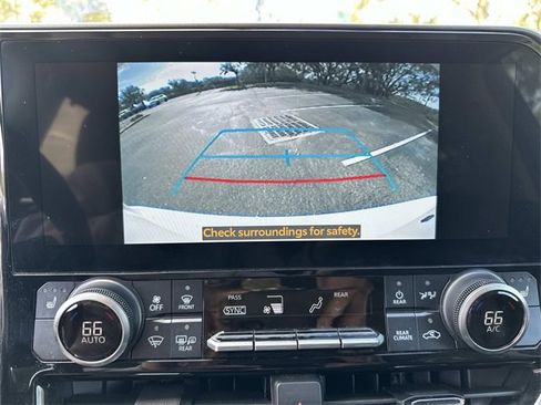 Used 2024 Toyota Highlander XLE image 27