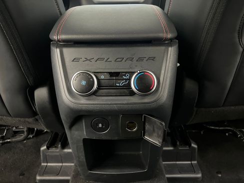 Used 2025 Ford Explorer ST-Line w/ ST-Line Street Pack image 23