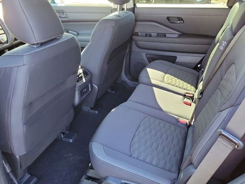 New 2025 Nissan Pathfinder SV image 13