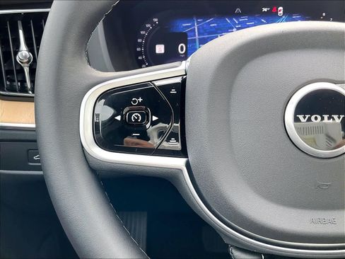 New 2026 Volvo XC60 B5 Plus w/ Protection Package Premier image 17