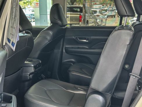 Used 2024 Toyota Grand Highlander AWD image 18
