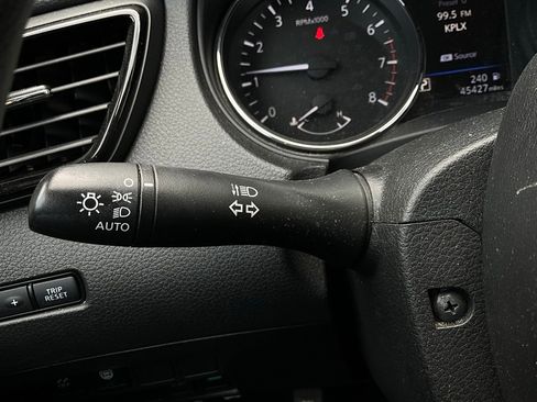 Used 2022 Nissan Rogue Sport S image 31