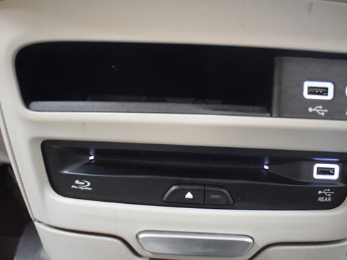 Used 2017 Chrysler Pacifica Platinum image 28