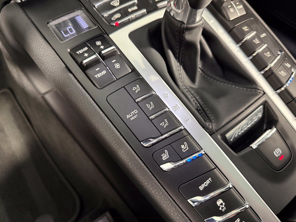 Certified 2021 Porsche Macan AWD/4WD image 33