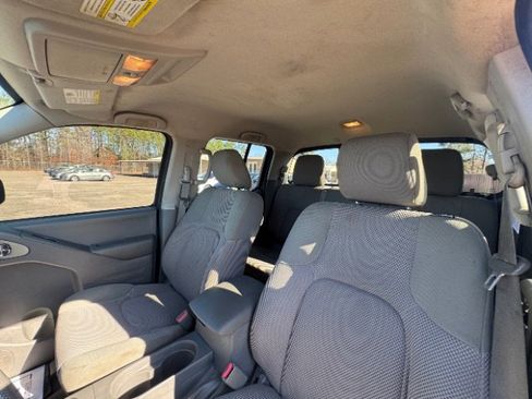 Used 2019 Nissan Frontier SV image 10