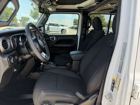 Used 2023 Jeep Wrangler Unlimited Sahara AWD/4WD image 23