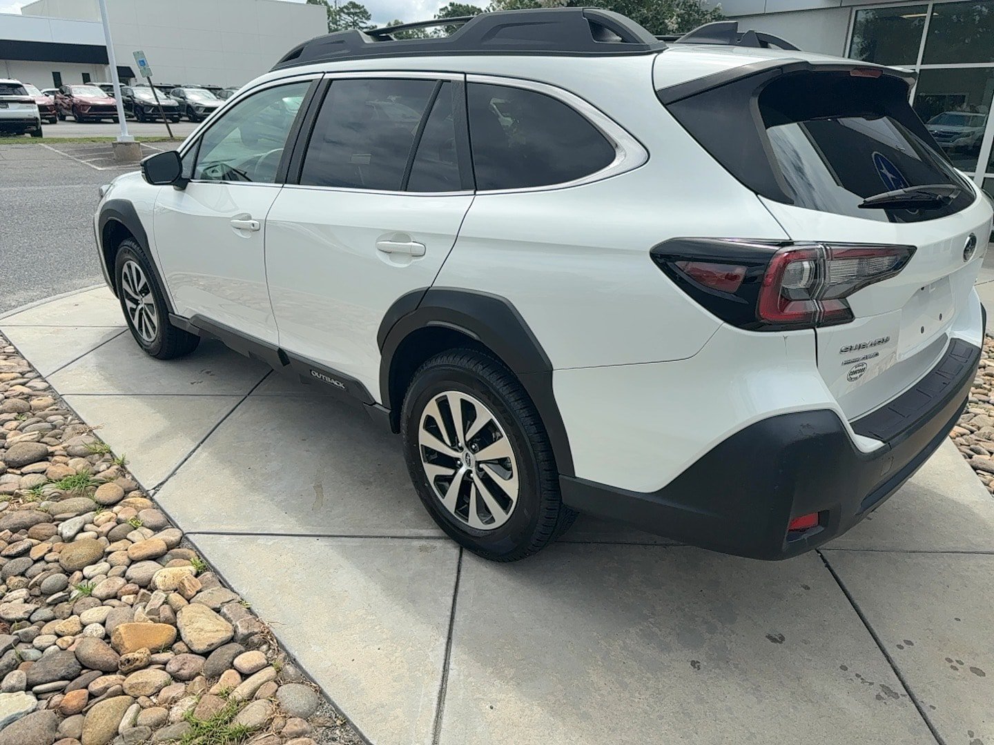 Used 2024 Subaru Outback Premium AWD/4WD image 9