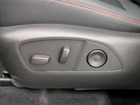 Used 2024 Chevrolet Traverse RS image 18