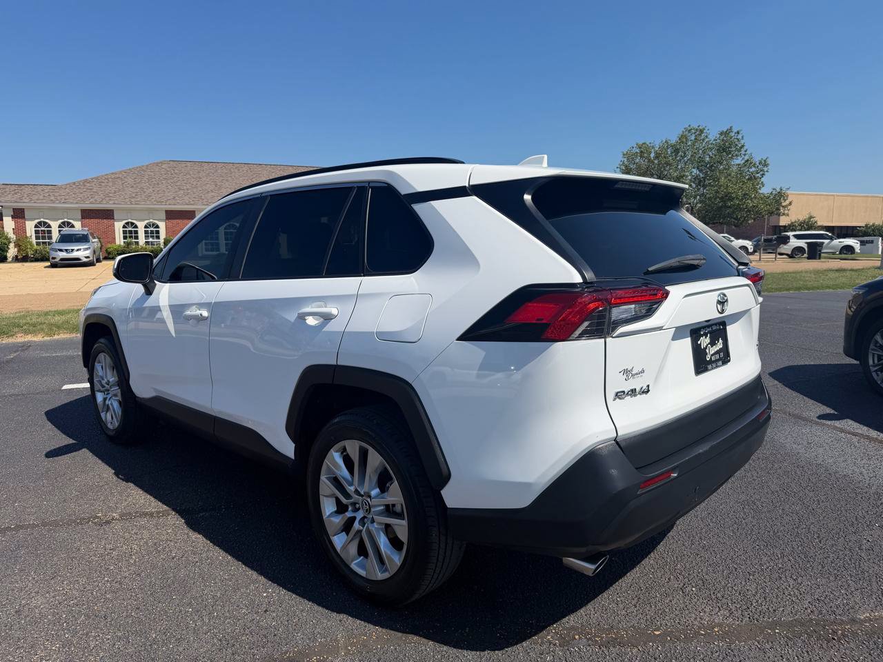 Used 2020 Toyota RAV4 XLE Premium FWD image 4