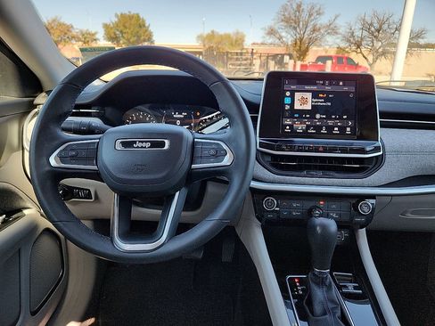 Used 2022 Jeep Compass Latitude image 6