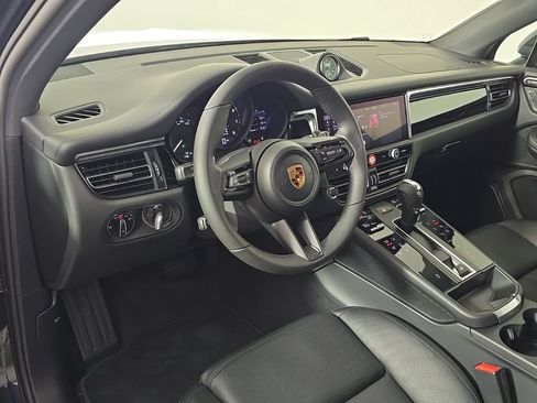 Certified 2026 Porsche Macan AWD/4WD image 4