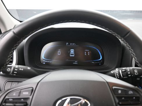 Used 2025 Hyundai Venue SEL FWD image 25