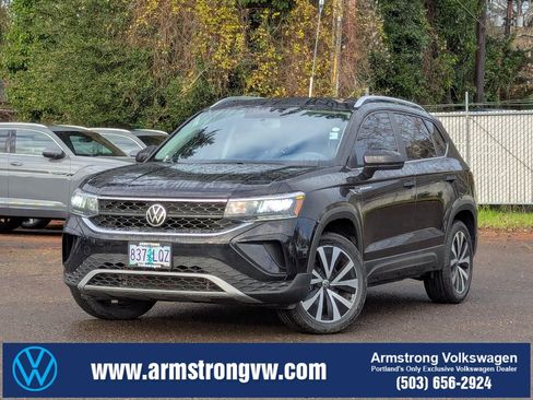 Used 2022 Volkswagen Taos SE image 1