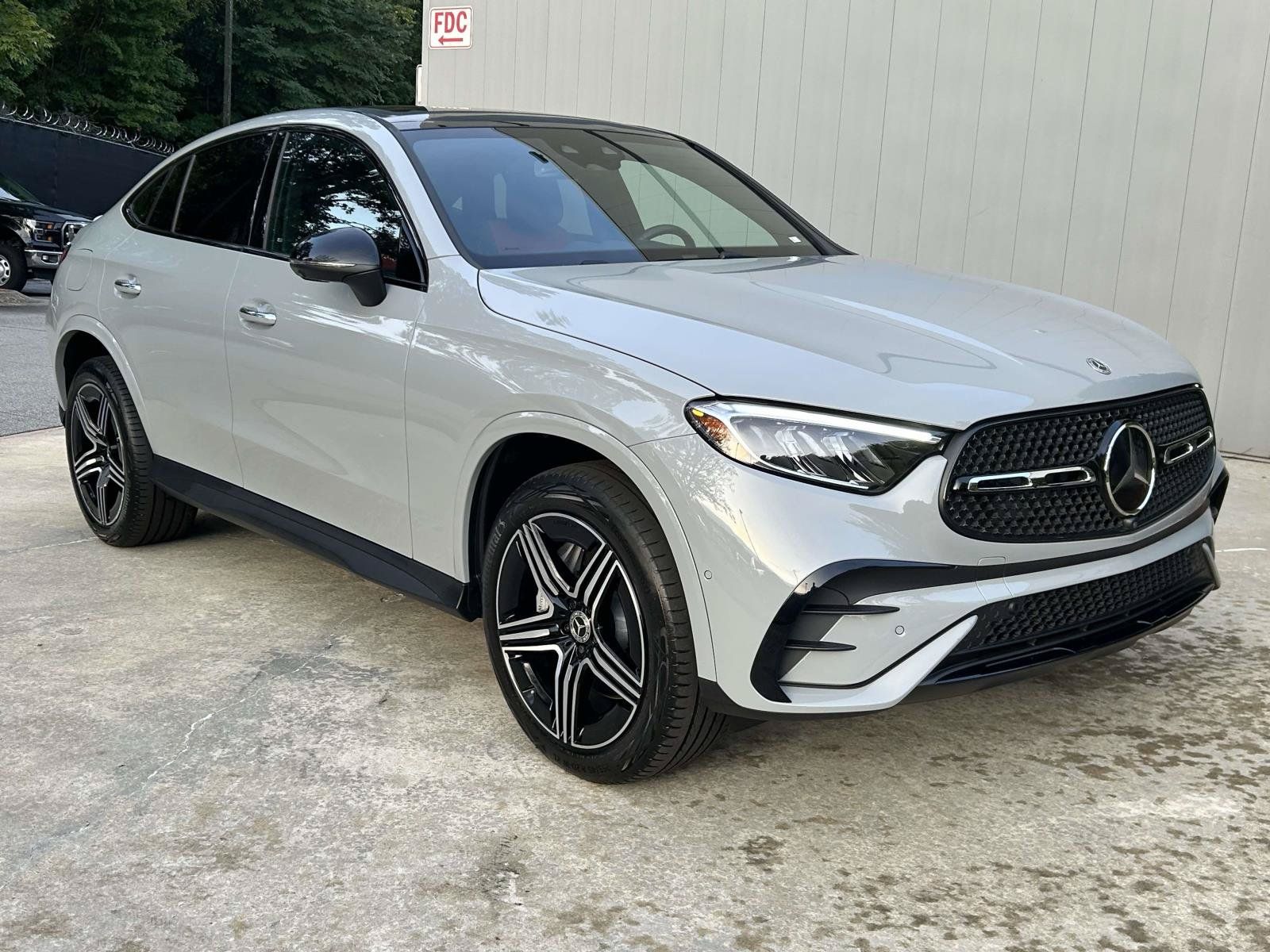 Certified 2025 Mercedes-Benz GLC 300 4MATIC image 4