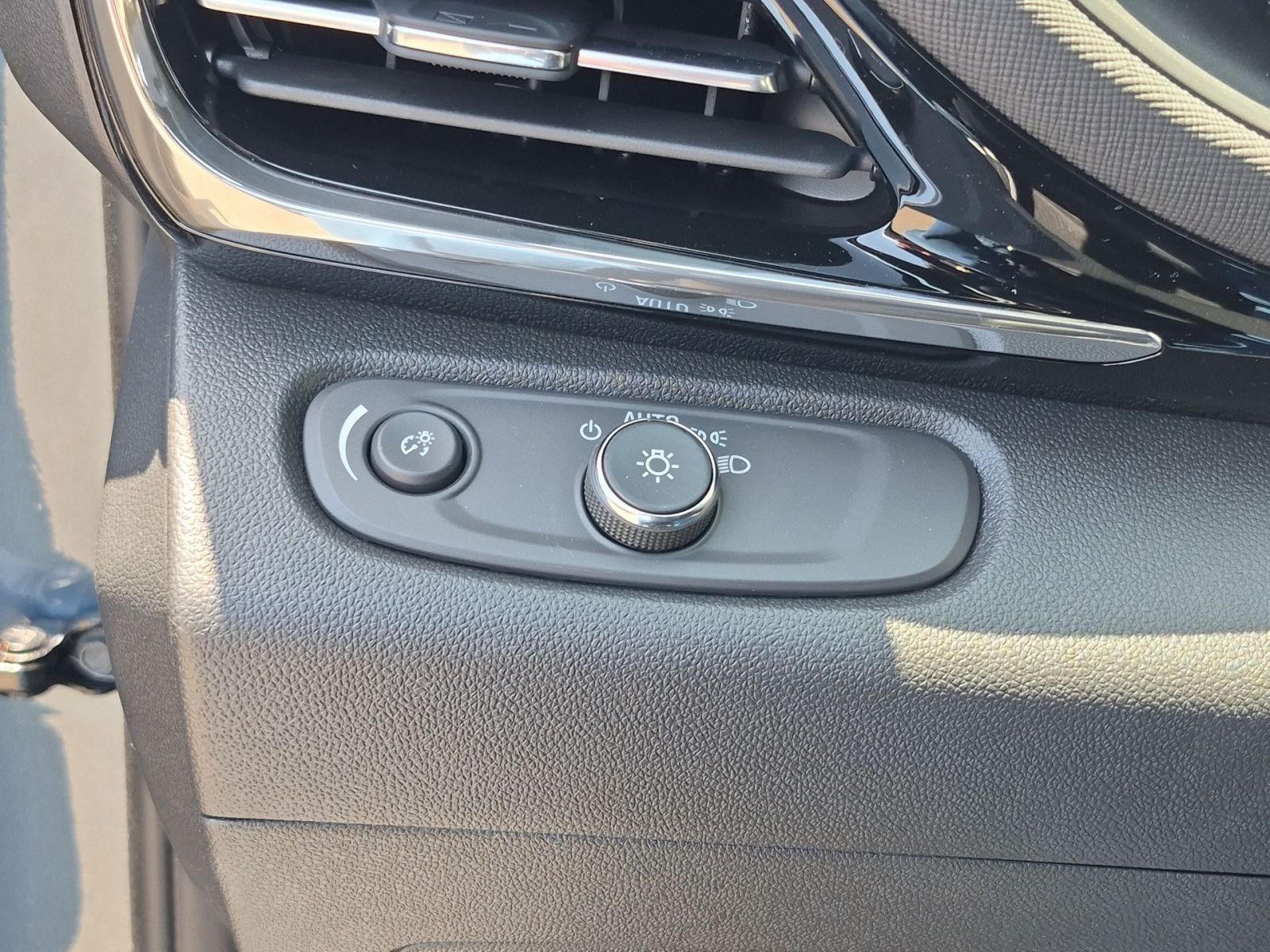 New 2026 Buick Envista Sport Touring w/ Advanced Safety Package FWD image 18