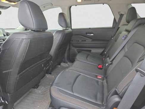 Used 2023 Nissan Pathfinder SL image 15