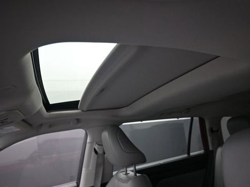 Used 2023 Toyota Highlander XLE image 24