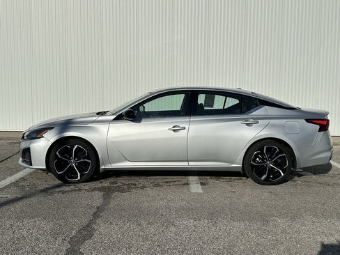 Used 2023 Nissan Altima 2.5 SR image 2