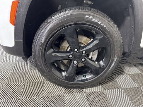 Used 2023 Jeep Grand Cherokee Altitude image 12