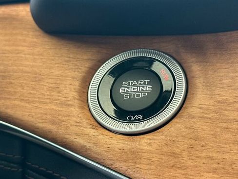 New 2022 Jeep Grand Cherokee Summit image 23