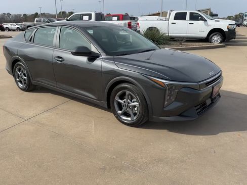 Used 2025 Kia K4 FWD image 3