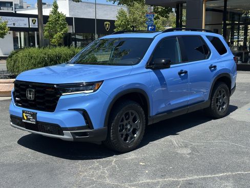 Used 2024 Honda Pilot TrailSport image 3
