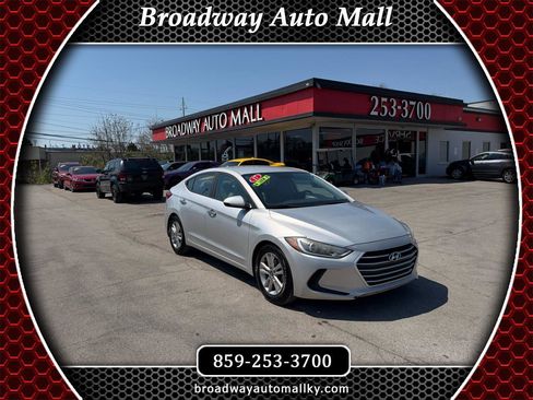 Used 2017 Hyundai Elantra SE image 1
