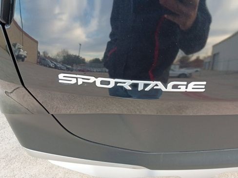 Used 2024 Kia Sportage LX image 11