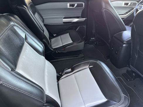Used 2022 Ford Explorer XLT w/ Equipment Group 202A image 28
