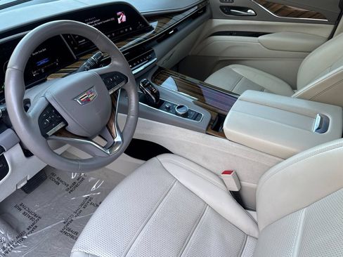 Used 2022 Cadillac Escalade ESV Sport Platinum w/ Heavy-Duty Trailer Package AWD/4WD image 28