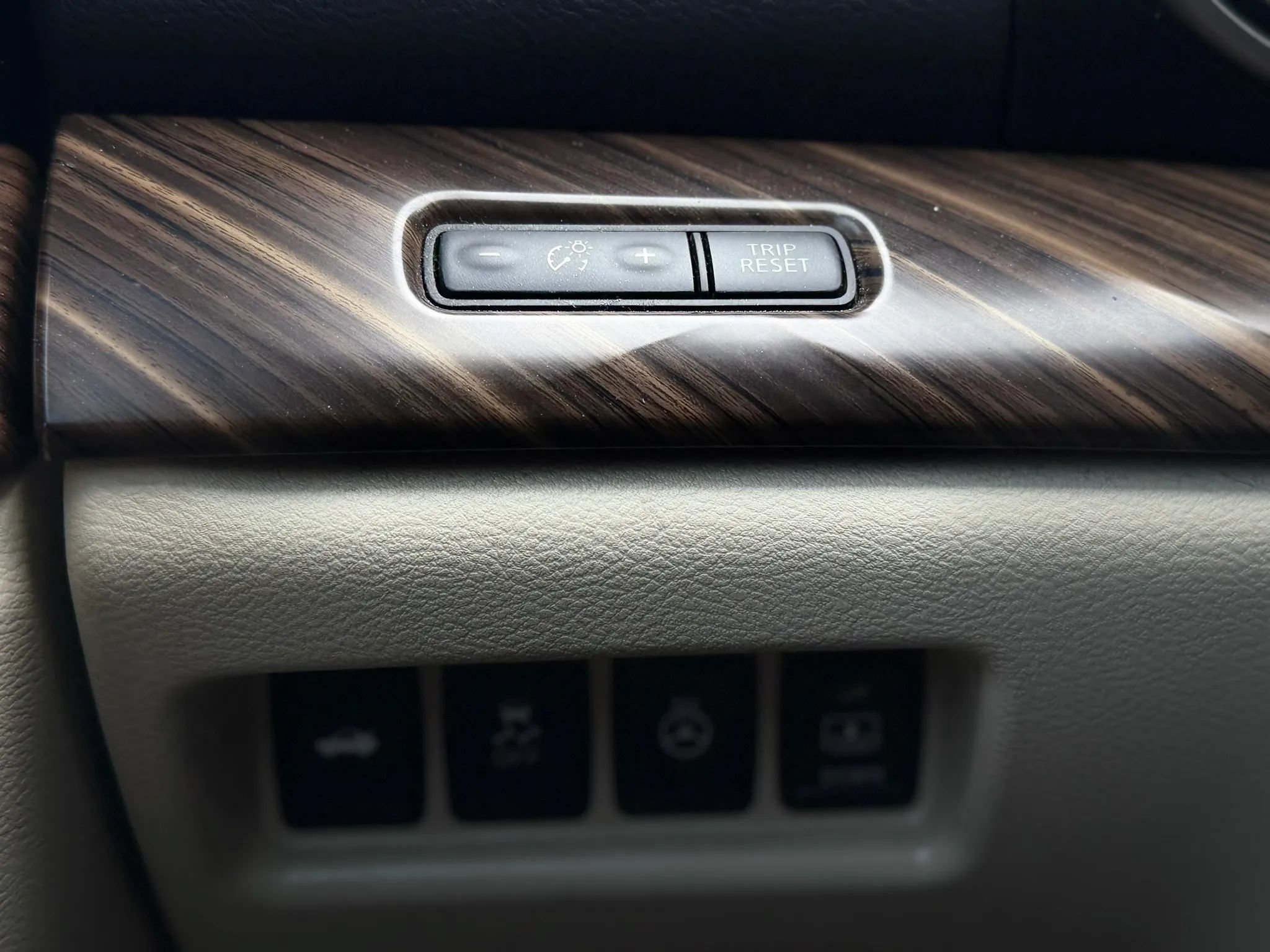 Used 2016 Nissan Maxima Platinum w/ Interior Lighting Package FWD image 21