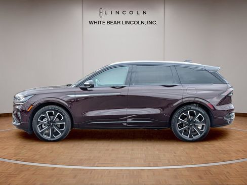 Used 2025 Lincoln Nautilus Reserve image 8