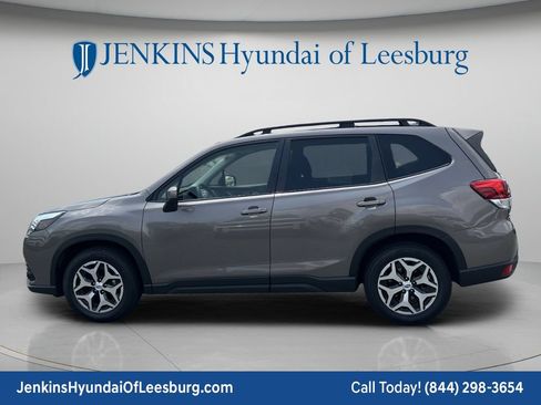 Used 2023 Subaru Forester Premium AWD/4WD image 9