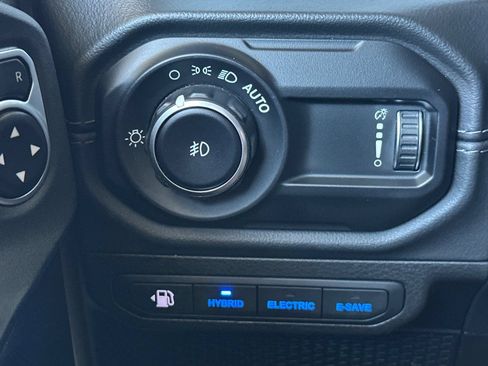 Used 2024 Jeep Wrangler Unlimited Sahara AWD/4WD image 35