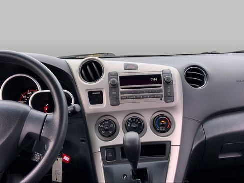 Used 2009 Pontiac Vibe w/ Preferred Package FWD image 6