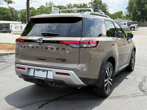 Used 2025 Nissan Pathfinder Platinum w/ Black Appearance Package AWD/4WD image 5