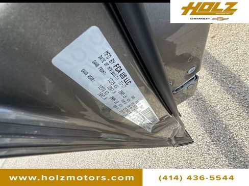 Used 2018 Jeep Cherokee Limited image 32