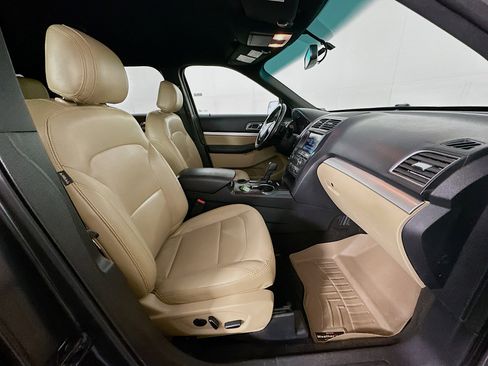 Used 2016 Ford Explorer XLT w/ Equipment Group 202A image 31