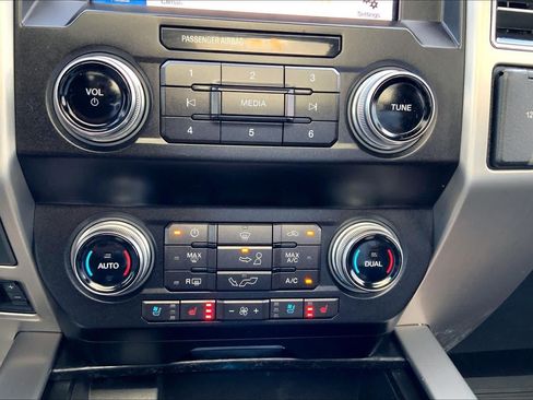 Used 2019 Ford F150 Platinum w/ Equipment Group 701A Luxury AWD/4WD image 32