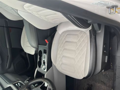 Used 2023 Ford Escape SE w/ PHEV Premium Package FWD image 4