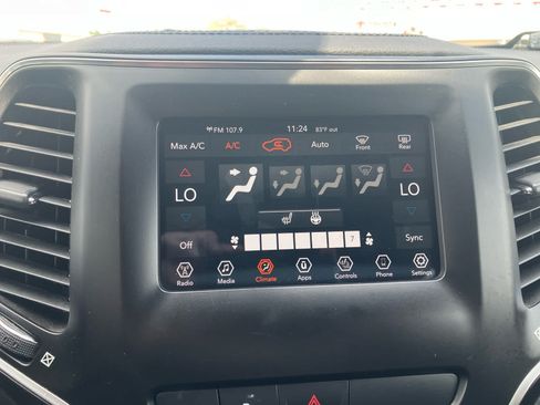 Used 2020 Jeep Cherokee Latitude Plus AWD/4WD image 20