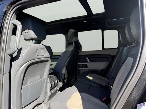 Used 2022 Land Rover Defender 110 X-Dynamic SE image 19