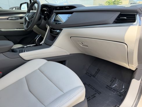 Certified 2022 Cadillac XT5 Premium Luxury FWD image 12