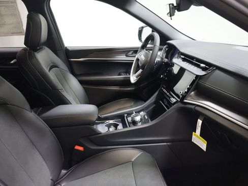 New 2026 Jeep Grand Cherokee Altitude AWD/4WD image 18