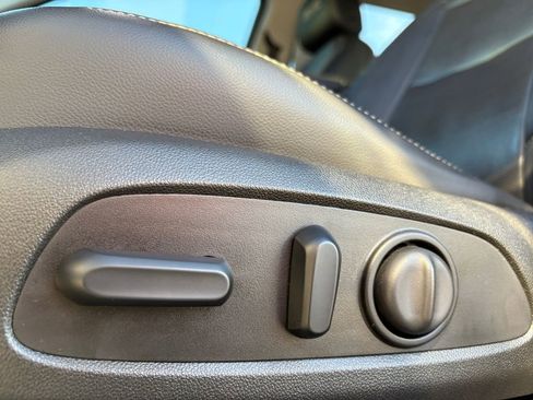 Used 2019 GMC Acadia SLT image 13