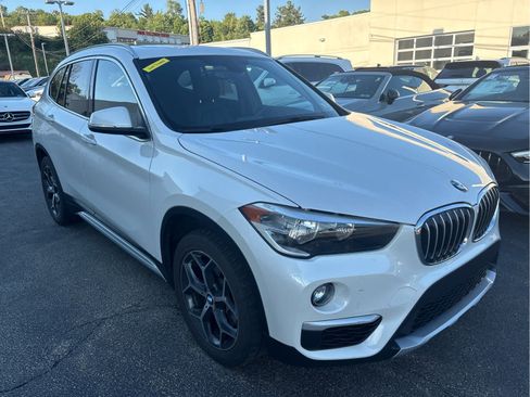 Used 2018 BMW X1 xDrive28i w/ Convenience Package AWD/4WD image 3