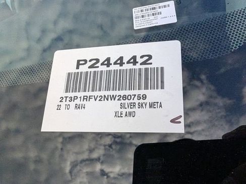 Used 2022 Toyota RAV4 XLE AWD/4WD image 34