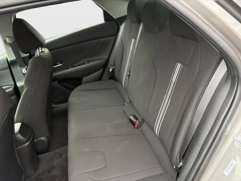 Used 2022 Hyundai Elantra SEL w/ Convenience Package FWD image 14